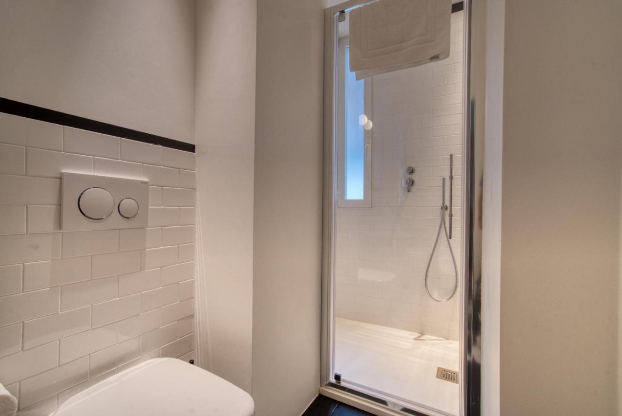 Dimora Claudia - Elegante Matrimoniale Con Bagno, Private Rooms, Self Check In, No Reception Милано Екстериор снимка