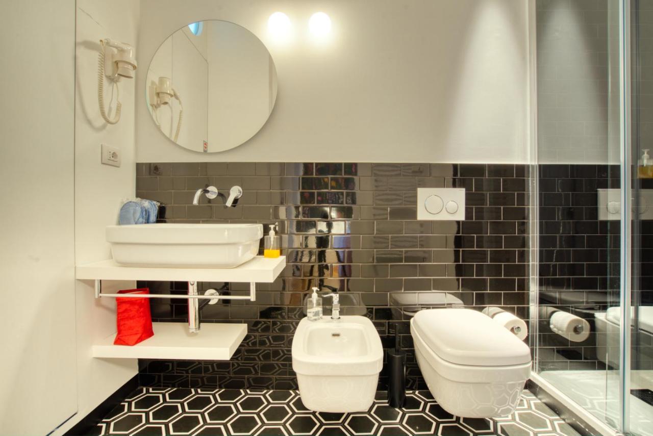 Dimora Claudia - Elegante Matrimoniale Con Bagno, Private Rooms, Self Check In, No Reception Милано Екстериор снимка